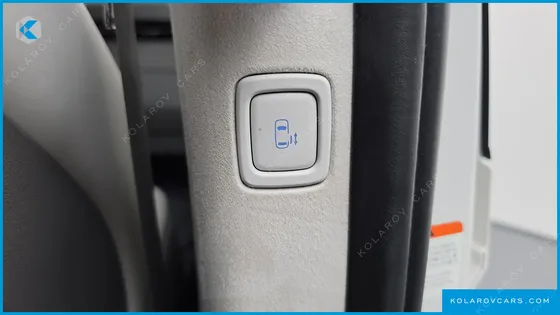 HYUNDAI STARIA 4WD LOUNGE 7-SEATER