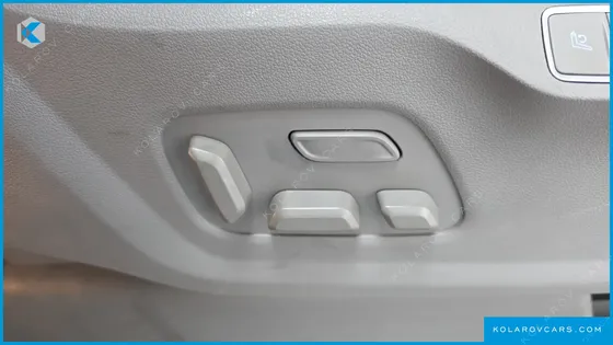 HYUNDAI STARIA 4WD LOUNGE 7-SEATER