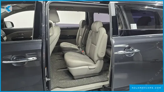KIA CARNIVAL GASOLINE 9-SEATER NOBLESSE SPECIAL