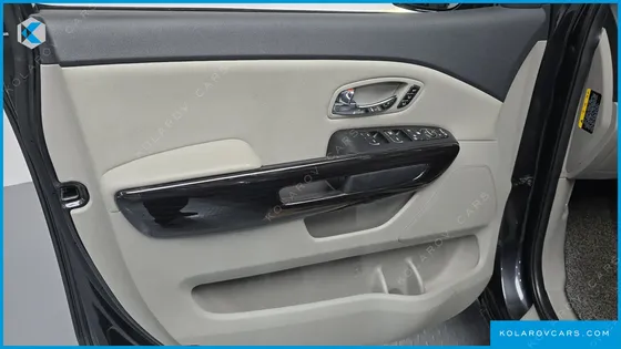 KIA CARNIVAL GASOLINE 9-SEATER NOBLESSE SPECIAL