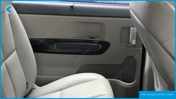 KIA CARNIVAL GASOLINE 9-SEATER NOBLESSE SPECIAL