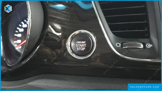 KIA CARNIVAL GASOLINE 9-SEATER NOBLESSE SPECIAL