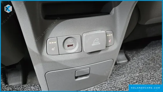 KIA CARNIVAL GASOLINE 9-SEATER NOBLESSE SPECIAL