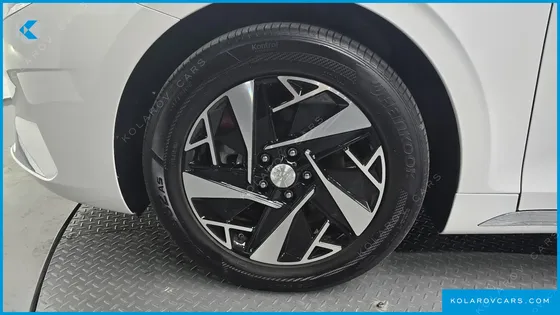 HYUNDAI GRANDEUR PREMIUM