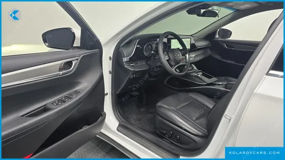 HYUNDAI GRANDEUR PREMIUM