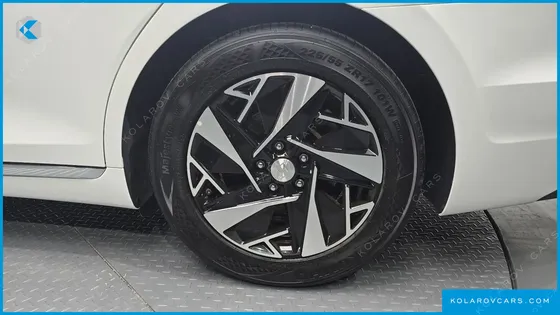 HYUNDAI GRANDEUR PREMIUM