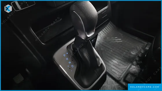 HYUNDAI STARIA CARGO 5-SEATER