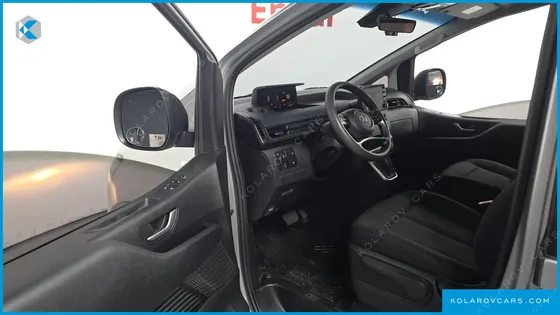 HYUNDAI STARIA CARGO 5-SEATER