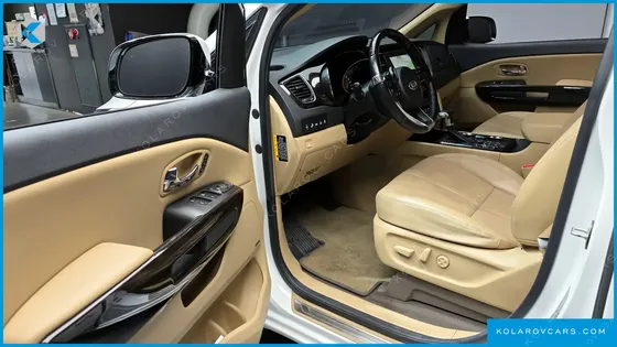 KIA CARNIVAL GASOLINE 7-SEATER LIMOUSINE