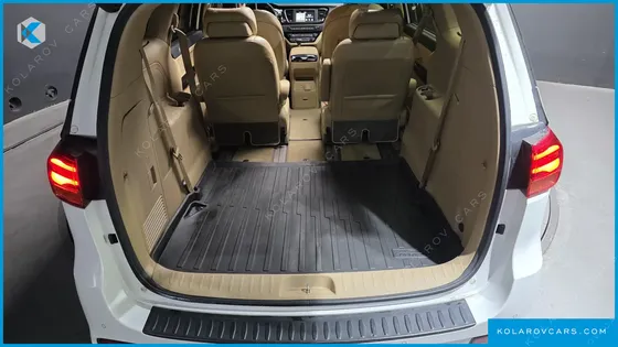 KIA CARNIVAL GASOLINE 7-SEATER LIMOUSINE
