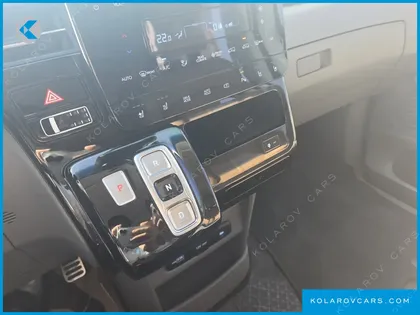 HYUNDAI STARIA HEV 1.6 LOUNGE 9-SEATER