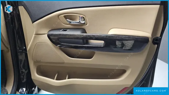KIA CARNIVAL 9-SEATER HI-LIMOUSINE