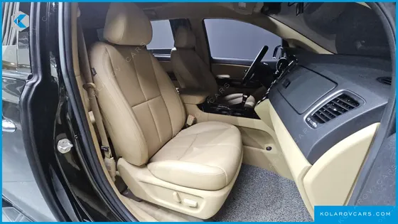 KIA CARNIVAL 9-SEATER HI-LIMOUSINE