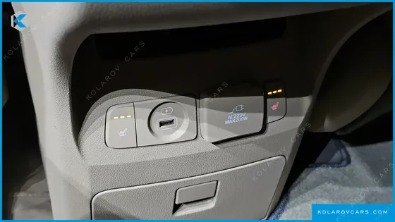 KIA CARNIVAL 9-SEATER HI-LIMOUSINE