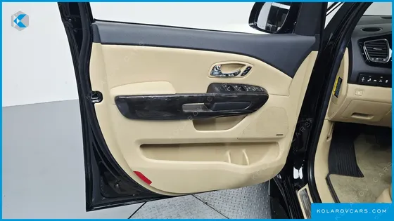 KIA CARNIVAL 9-SEATER HI-LIMOUSINE