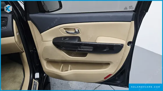 KIA CARNIVAL 9-SEATER HI-LIMOUSINE