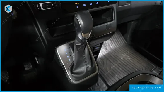 HYUNDAI STARIA CARGO 5-SEATER