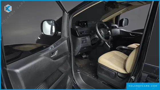 HYUNDAI STARIA CARGO 5-SEATER