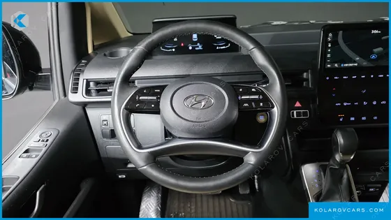 HYUNDAI STARIA CARGO 5-SEATER