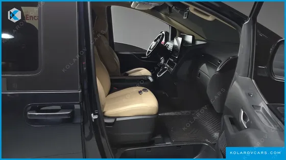 HYUNDAI STARIA CARGO 5-SEATER