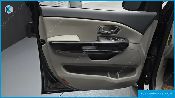 KIA CARNIVAL GASOLINE 9-SEATER NOBLESSE SPECIAL