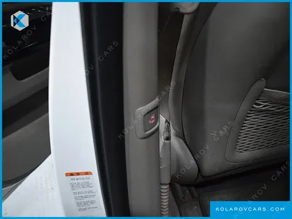 KIA CARNIVAL 9-SEATER PRSTIGE