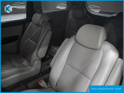 KIA CARNIVAL 9-SEATER PRSTIGE