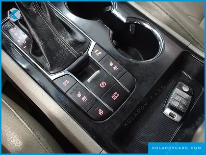 KIA CARNIVAL 9-SEATER PRSTIGE