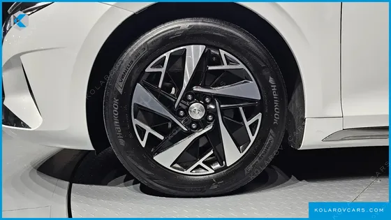 HYUNDAI GRANDEUR LE BLANC