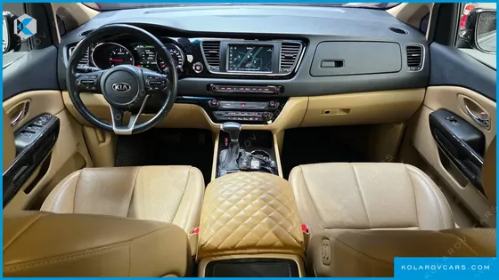 KIA CARNIVAL 7-SEATER HI-LIMOUSINE