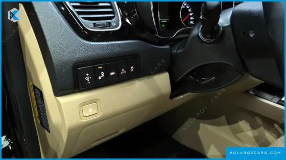 KIA CARNIVAL 7-SEATER HI-LIMOUSINE