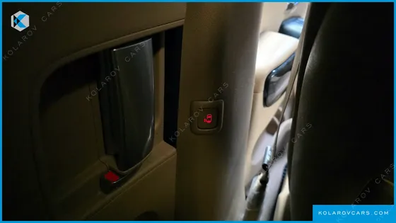 KIA CARNIVAL 7-SEATER HI-LIMOUSINE