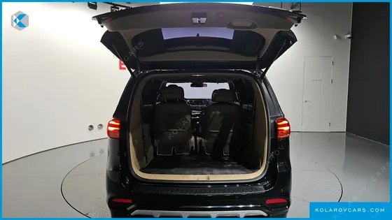 KIA CARNIVAL 7-SEATER HI-LIMOUSINE