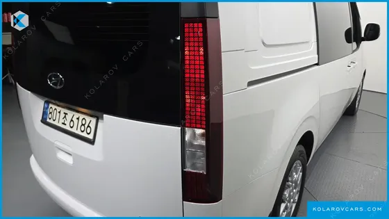 HYUNDAI STARIA CARGO 5-SEATER