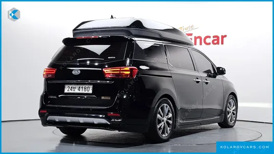 KIA CARNIVAL 7-SEATER HI-LIMOUSINE