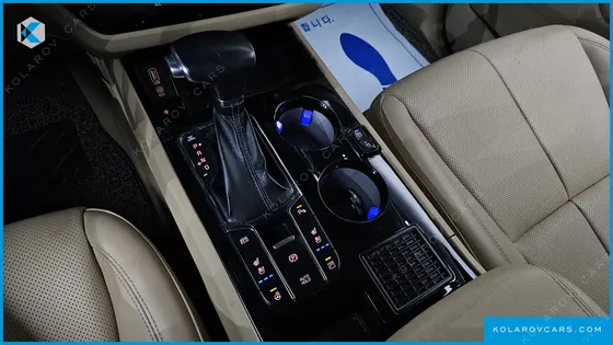 KIA CARNIVAL 7-SEATER HI-LIMOUSINE