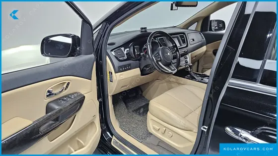KIA CARNIVAL 7-SEATER HI-LIMOUSINE