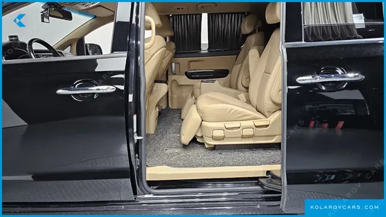 KIA CARNIVAL 7-SEATER HI-LIMOUSINE