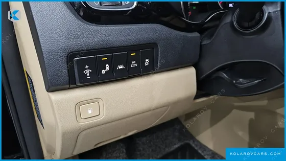 KIA CARNIVAL 7-SEATER HI-LIMOUSINE