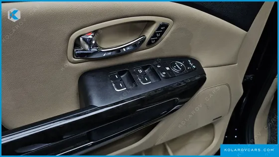 KIA CARNIVAL 7-SEATER HI-LIMOUSINE