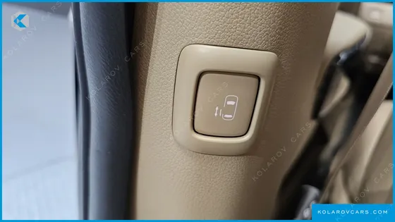 KIA CARNIVAL 7-SEATER HI-LIMOUSINE