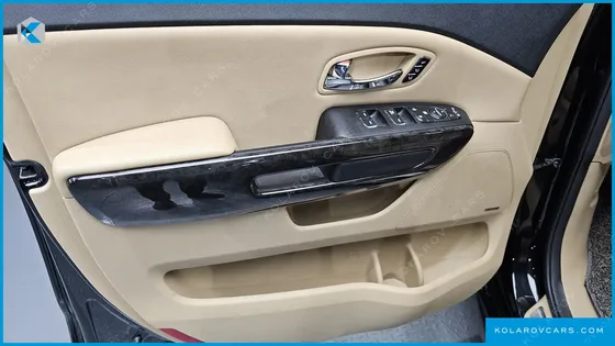 KIA CARNIVAL 7-SEATER HI-LIMOUSINE