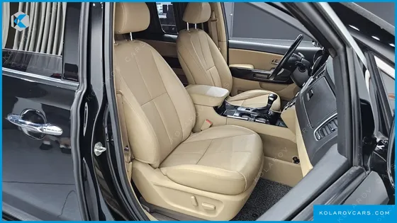 KIA CARNIVAL 7-SEATER HI-LIMOUSINE