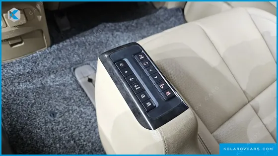 KIA CARNIVAL 7-SEATER HI-LIMOUSINE