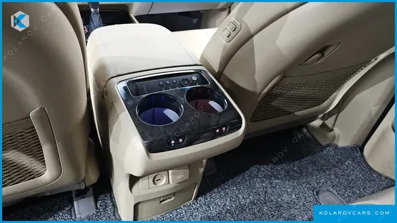 KIA CARNIVAL 7-SEATER HI-LIMOUSINE