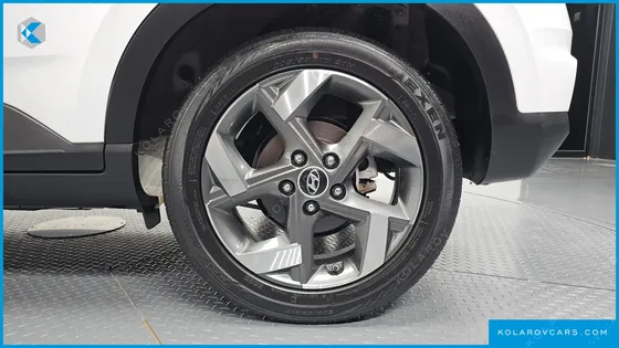 HYUNDAI VENUE 1,6 PREMIUM
