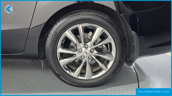 KIA CARNIVAL 9-SEATER NOBLESSE SPECIAL