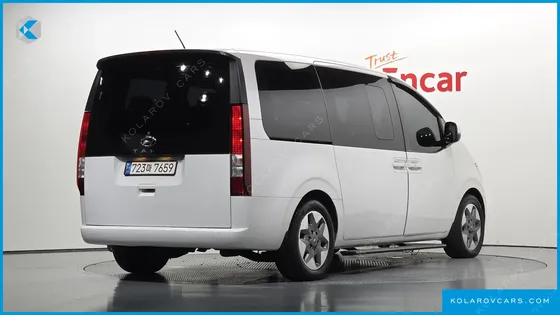 HYUNDAI STARIA TOURER 11-SEATER