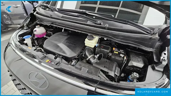 HYUNDAI STARIA 4WD LOUNGE 9-SEATER