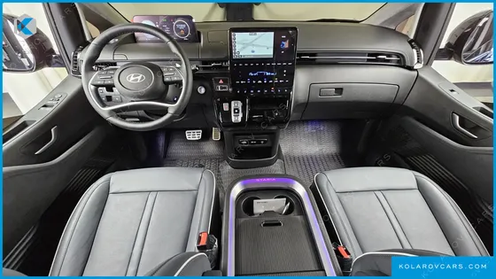 HYUNDAI STARIA 4WD LOUNGE 9-SEATER